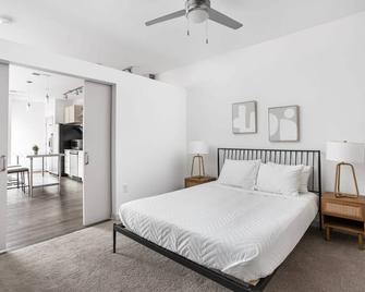 Cozysuites I Trendy 1br, Bottleworks Indy #2 - Indianapolis - Bedroom