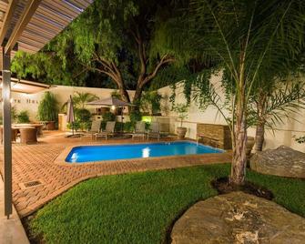 Montebello Guesthouse - Windhoek - Bể bơi