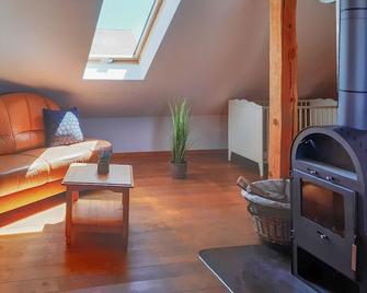 5 bedroom cozy home in Neu Zauche OT Caminche - Caminchen - Wohnzimmer