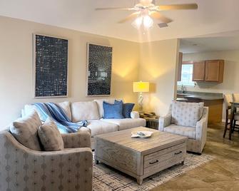 Entire home in Foley, Alabama, United States - Foley - Living room
