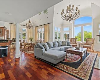 Banana Point Rental at River Rocks Landing - Gadsden - Huiskamer