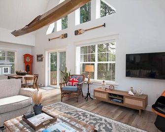 Downtown Retreat with Bikes, Fire Pit & Kayaks - Saint Michaels - Sala de estar