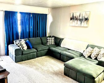 The Cozy Crib - Farmington - Living room