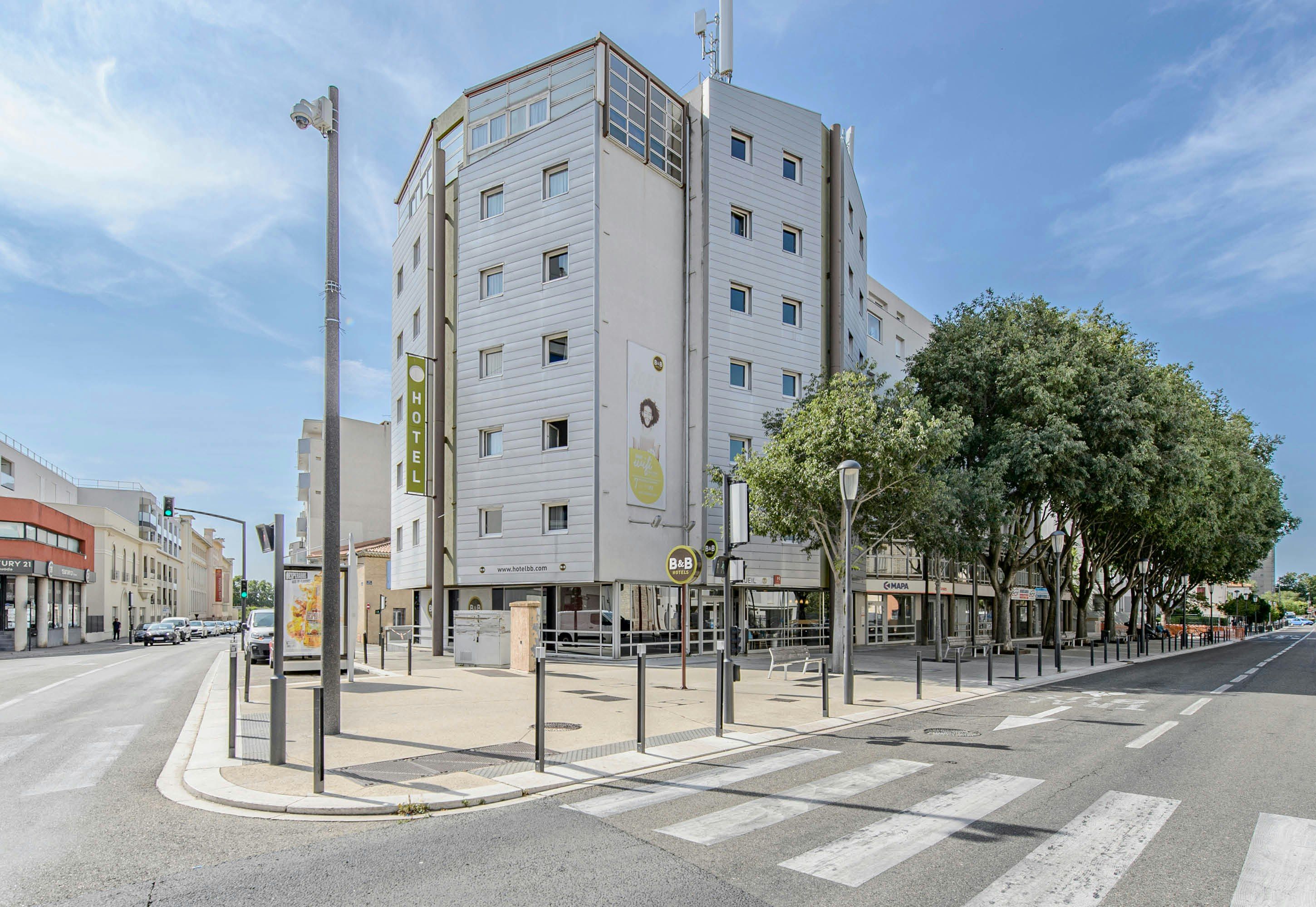 B&B HOTEL Nîmes Centre Arènes - נים - בניין
