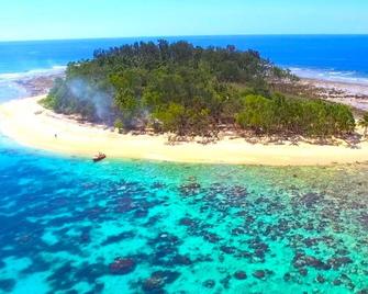 Dany Island - Luganville - Beach