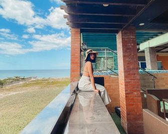 The Palms Resort & Bar - San Narciso