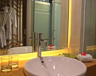 G'Sign Style Hotel - Kuta - Bathroom