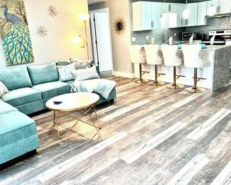 Luxury Custom Peacock Penthouse w/garage - Appleton - Living room
