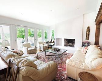Charming 6 Bdrm Countryside Stay, Sauna and HotTub - Great Barrington - Sufragerie