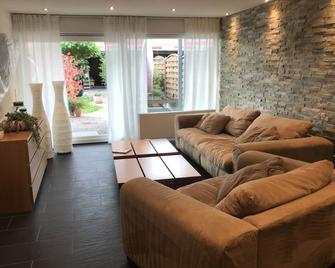 Charming 3 room fitter / vacation apartment between Düsseldorf and Cologne, Neuss - Dormagen - Living room