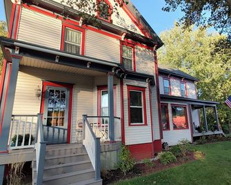 White Mountains Riverfront Studio - Gorham - Gebouw
