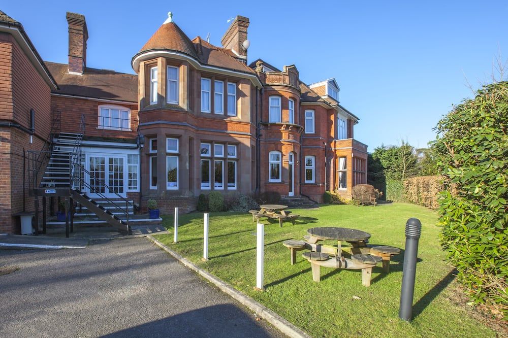 The Birch Hotel - Haywards Heath - Gebouw