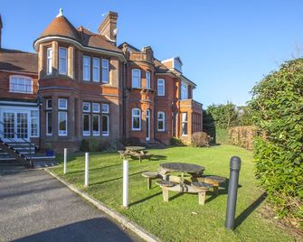 The Birch Hotel - Haywards Heath - Gebouw