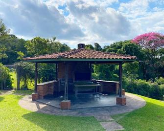 Spacious Country House in Condominium Close to Dam - Ibiúna - Patio