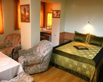 Hotel Mehdjarel - Schumen - Schlafzimmer