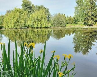 Charming House with a huge garden for your exclusive use. Pets friendly. - Białobrzegi - Widok na zewnątrz