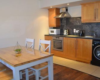 Walsh's Hotel and Apartments - Maghera - Kitchen