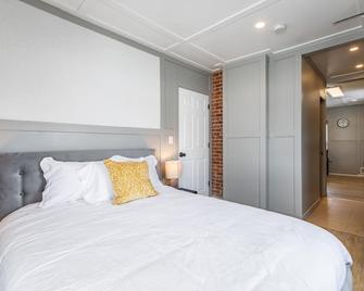 8036-Walk To Mayo-Cozy&chic 1 Br Apt With Free Parking. - Rochester - Bedroom