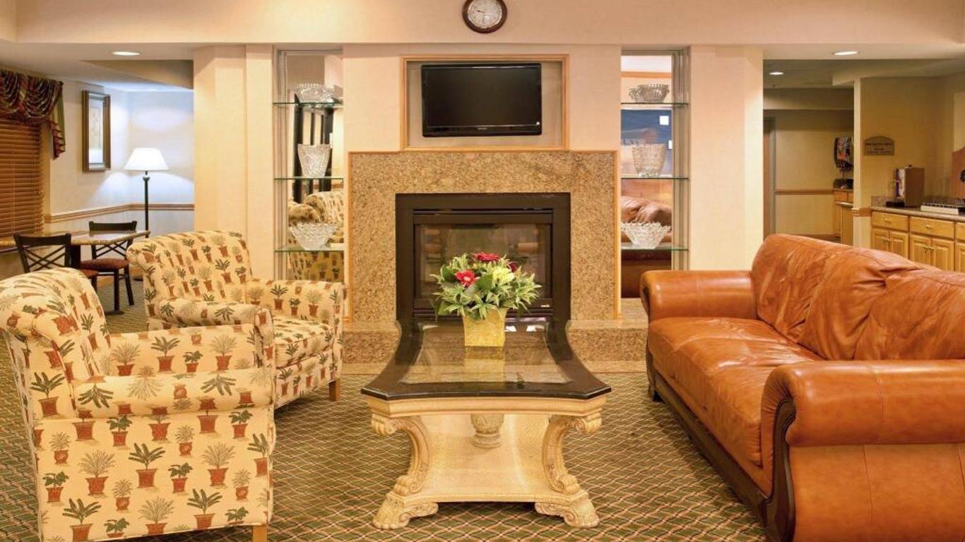 Holiday Inn Express & Suites Elkhart-South By IHG