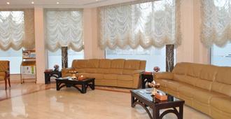 Capital O 155 Dmas Hotel - Muscat - Living room
