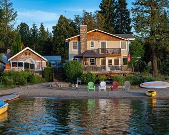 Charming Lakefront Cabin w/ Deck & Fire Pit! - Newport - Building