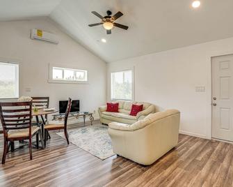 Quaint Concord Home with Covered Porch Near Hiking - Concord