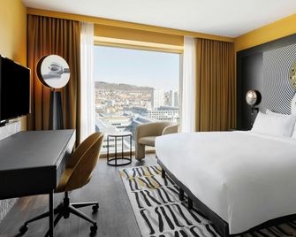 Renaissance Zurich Tower Hotel - ציריך - חדר שינה