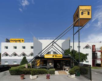 Hotelf1 Pontarlier - Pontarlier - Building