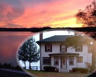 Heavenly Waterfront Retreat - Lake Memphremagog near Jay Peak and Burke Mountain - Newport - Building