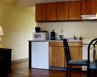 The Driftwood Hotel - Juneau - Kitchen