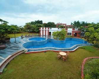 The Ocean Pearl Resort And Spa - Hubli - Piscina