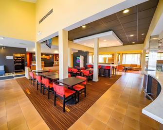 Spark by Hilton Bettendorf Quad Cities - Bettendorf - Restaurace