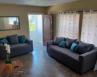 1bdr Apartment Centrally Located In Boyle Heights - Los Angeles - Living room