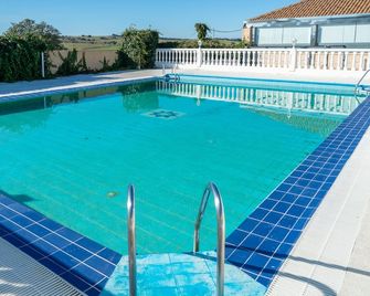 Hotel Mozarbez Salamanca - Mozarbez - Pool