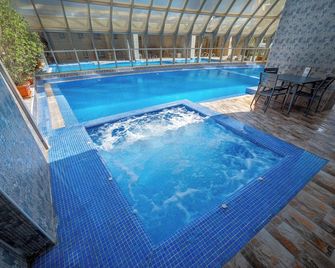 Wahaj Boulevard Hotel - Mahboula - Zwembad