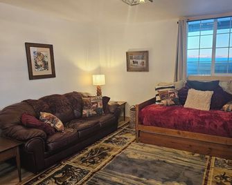 Rock Ridge Retreat - Mountain views surround you. Wildlife is abundant & Privacy - Pinedale - Obývací pokoj