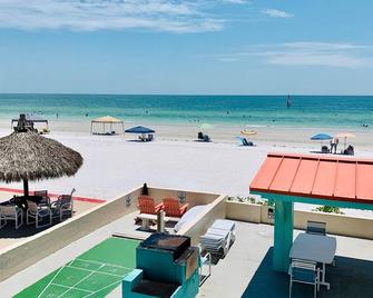 Beautifully Renovated Gulf Efficiency! - North Redington Beach - Beach