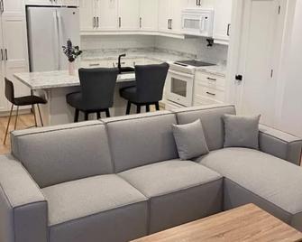 Modern 2 bedroom 2 bathroom w/ king beds in Charlottetown - Charlottetown - Salon