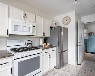 Lakefront, Private Lake, hot tub, Game Room & pets - Hastings - Cocina