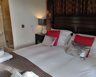 The Bath House Boutique B&b - in-Room Breakfast - Free Parking - באת' - חדר שינה