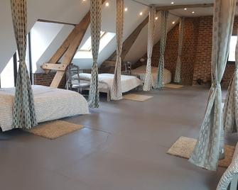 Group Accommodation For 12 People In A Rural Setting - Haverskerque - Habitación