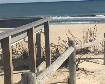 Enjoy beautiful ocean views. Just park your car and have a very relaxing stay. - Barnegat Light