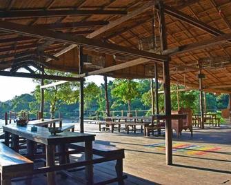 Mad Monkey Koh Rong Samloem - Koh Rong Sanloem - Patio