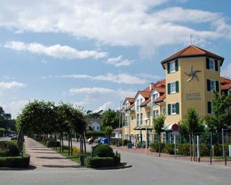 10 double rooms - villa in the Baltic resort Baabe - Ostseebad Baabe - Gebouw