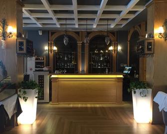Hotel Mustang - Tirana - Recepción