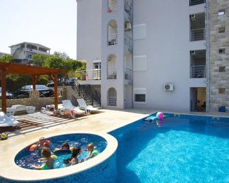 Villa Dobre Vode - Bar - Piscina