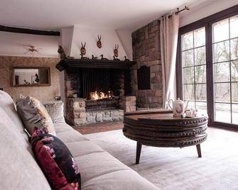 Exceptional Alsatian estate with private lake - Roppenheim