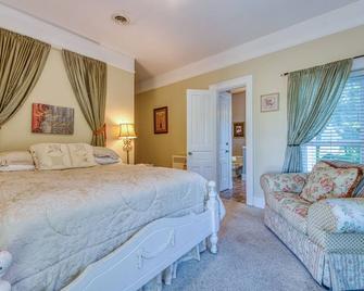 Historical Monroe Manor - Master Room - South Haven - Schlafzimmer