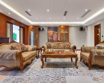 Yijia Hot Spring Resort Hotel (Jiezi Ancient Town Shop) - Chengdu - Lounge