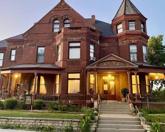 Vineyard Mansion - Emma Room - 1 King Bed - St. Joseph - Edificio